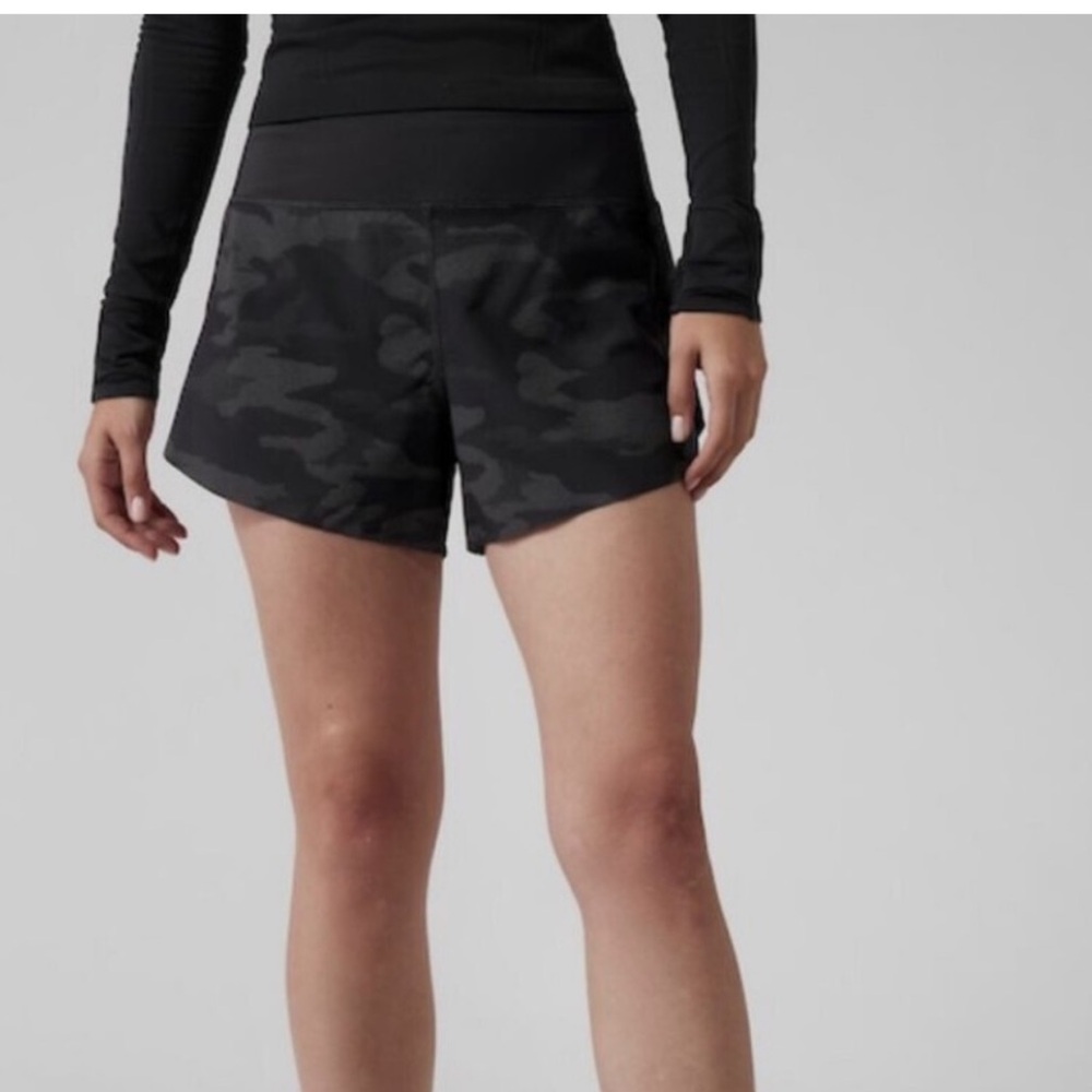 Athleta run with it reflective 3.5” short